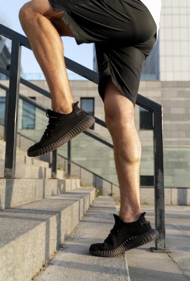 laufer-mit-ausrustung-hautnah